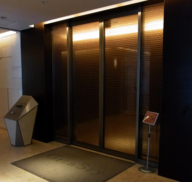 1F　エレベータホールへの入口
