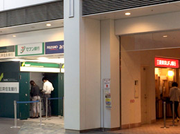 ATMコーナー（三菱東京UFJ、三井住友、みずほ、セブン）