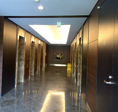 1F　エレベータホール